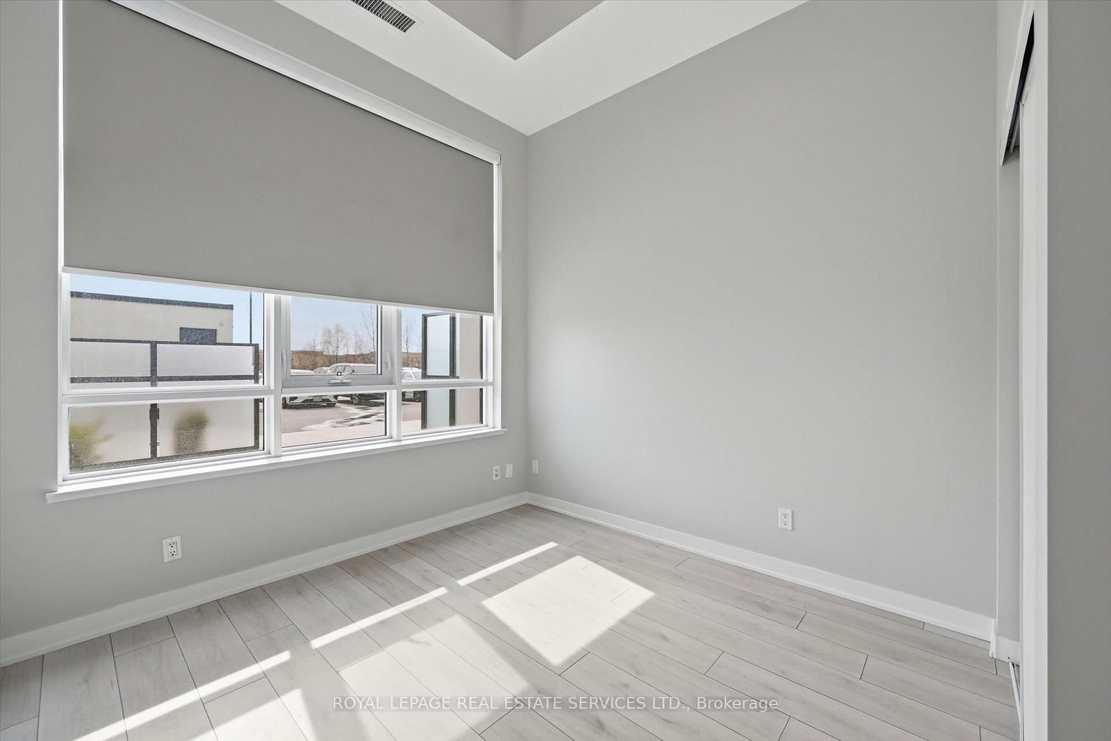 405 Dundas Street W, Unit 104 - Photo 25