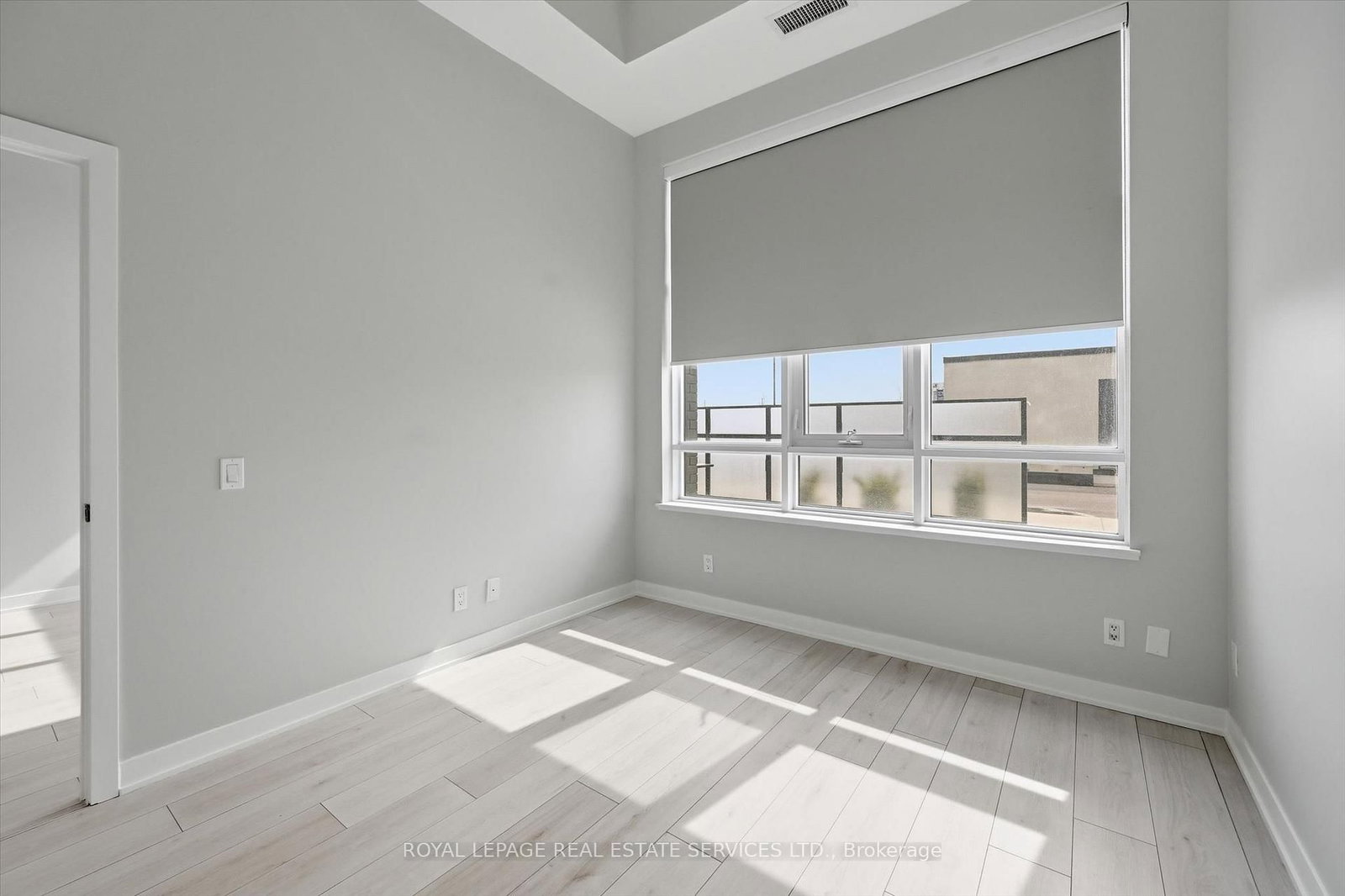 405 Dundas Street W, Unit 104 - Photo 27