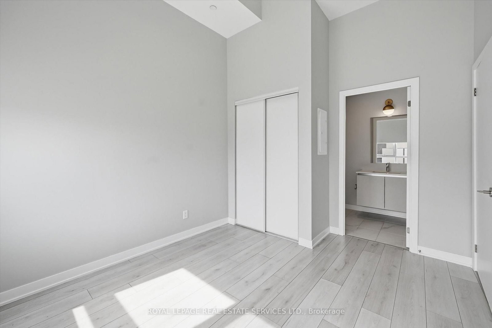 405 Dundas Street W, Unit 104 - Photo 28