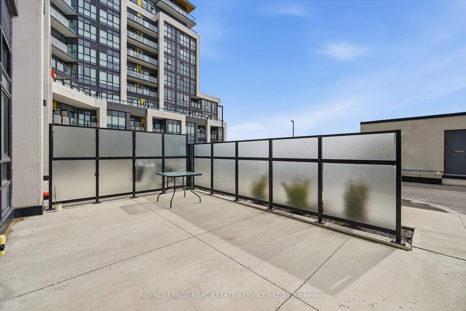 405 Dundas Street W, Unit 104 - Photo 30