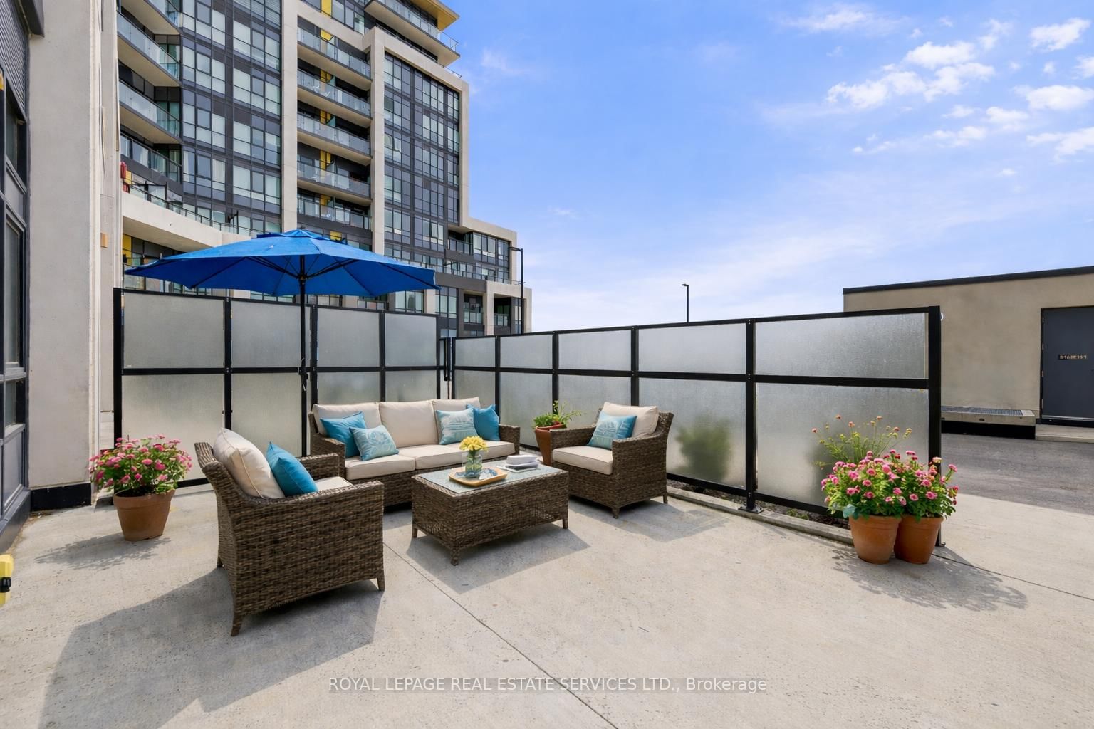 405 Dundas Street W, Unit 104 - Photo 31