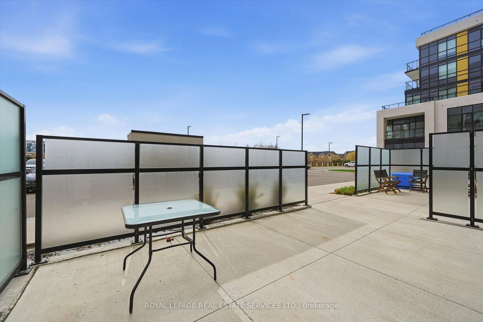 405 Dundas Street W, Unit 104 - Photo 32