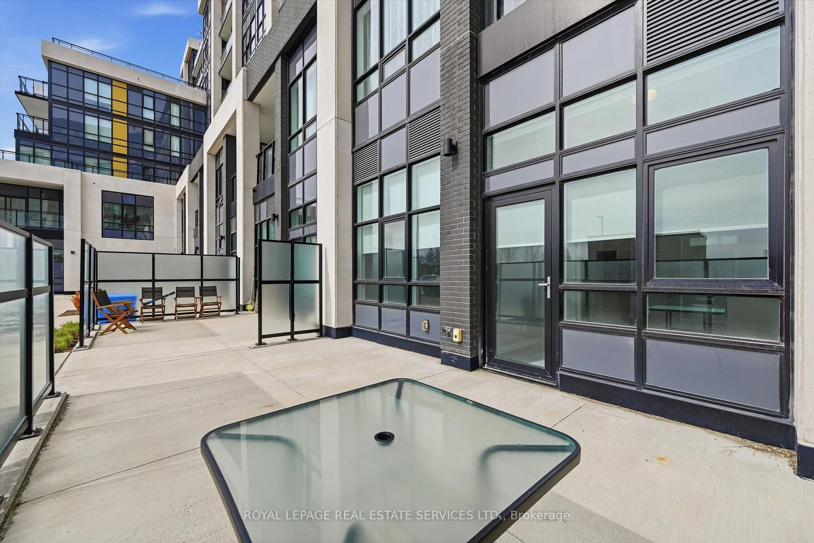 405 Dundas Street W, Unit 104 - Photo 34