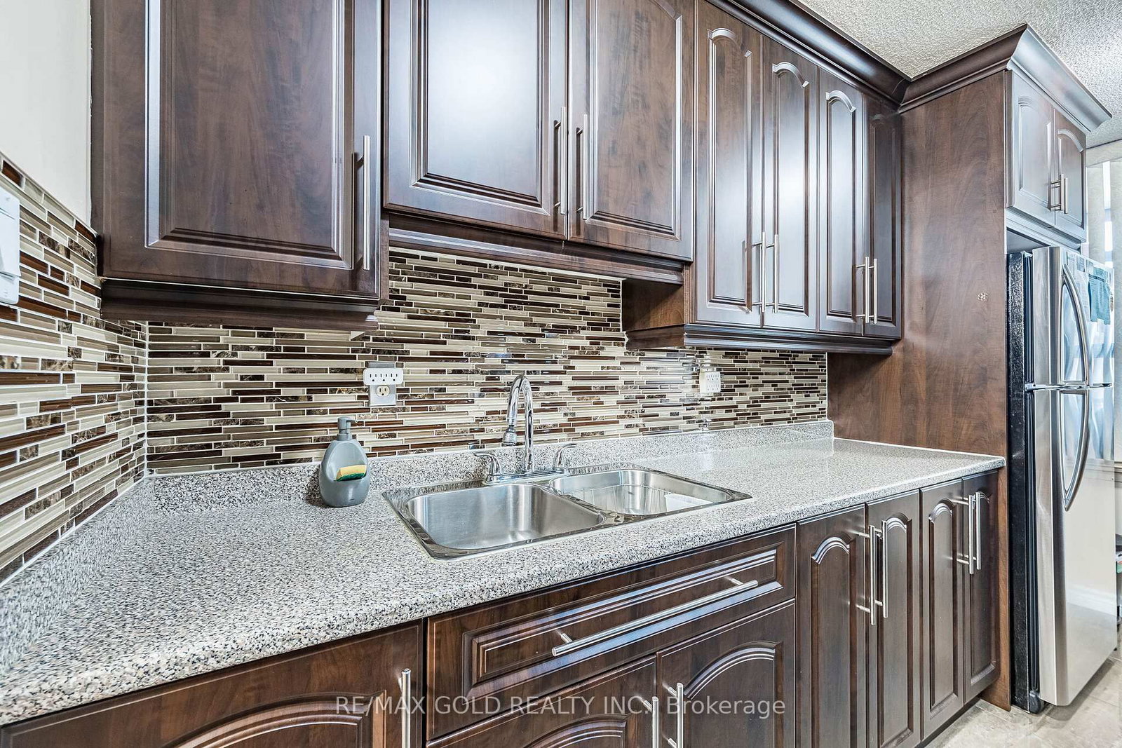 18 Knightsbridge Road, Unit 404 - Photo 22