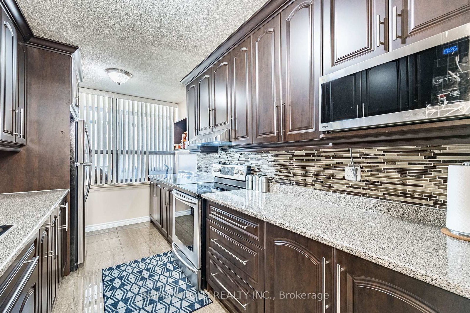 18 Knightsbridge Road, Unit 404 - Photo 23