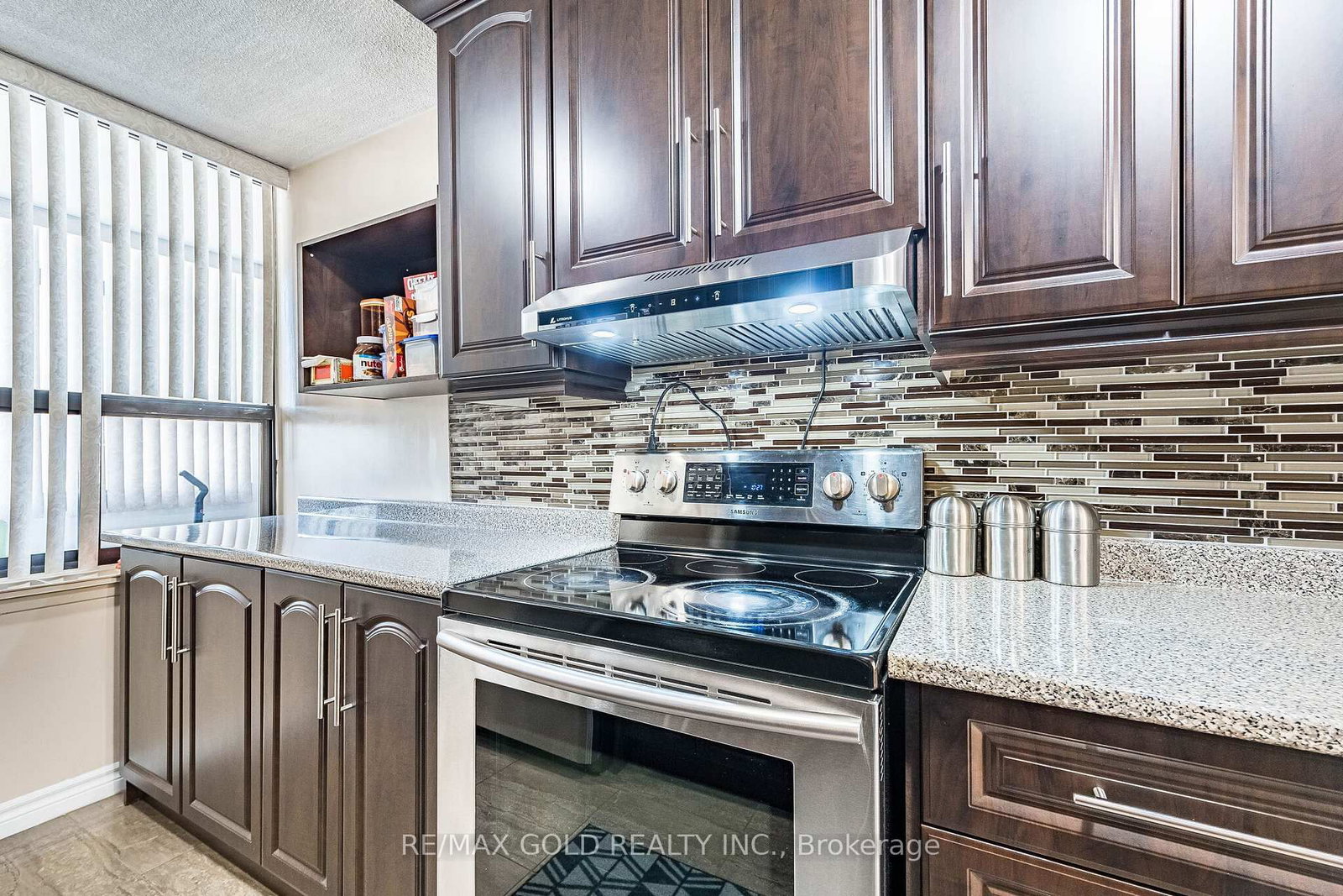 18 Knightsbridge Road, Unit 404 - Photo 24