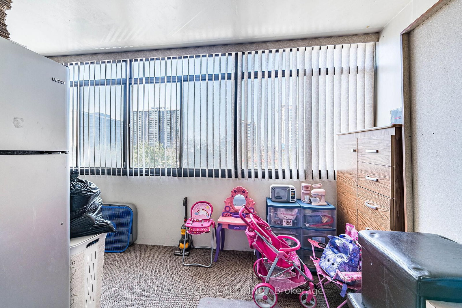 18 Knightsbridge Road, Unit 404 - Photo 27