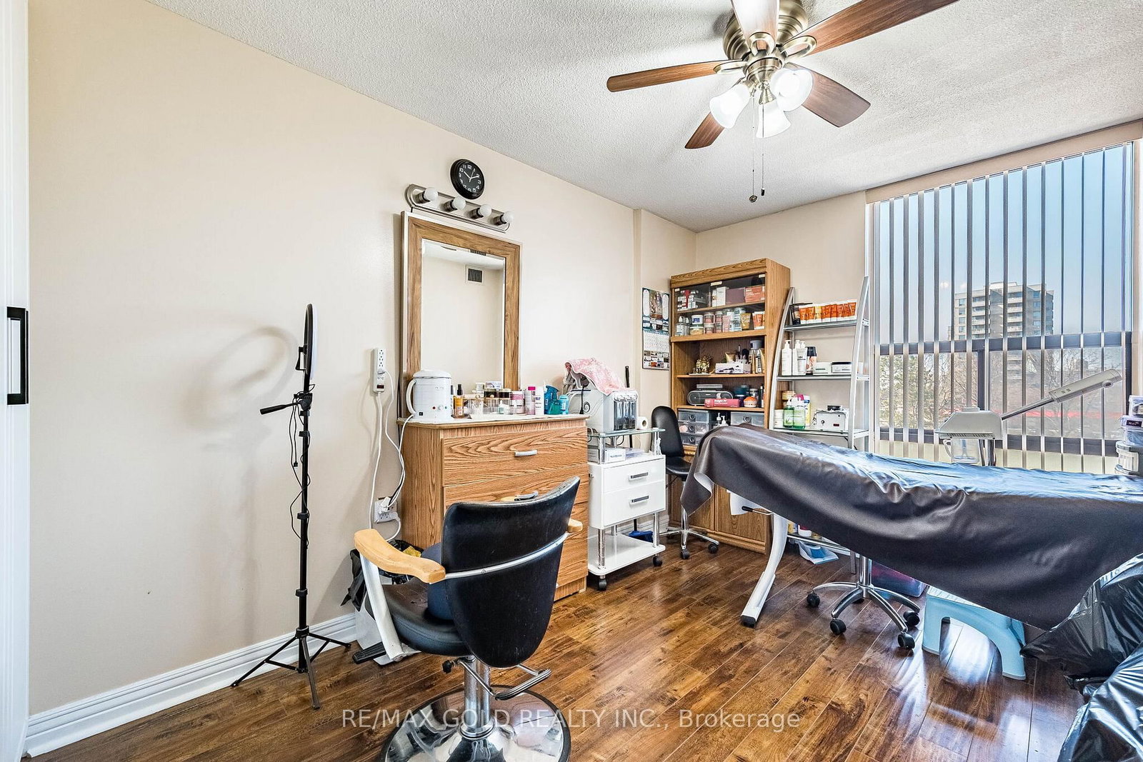 18 Knightsbridge Road, Unit 404 - Photo 30