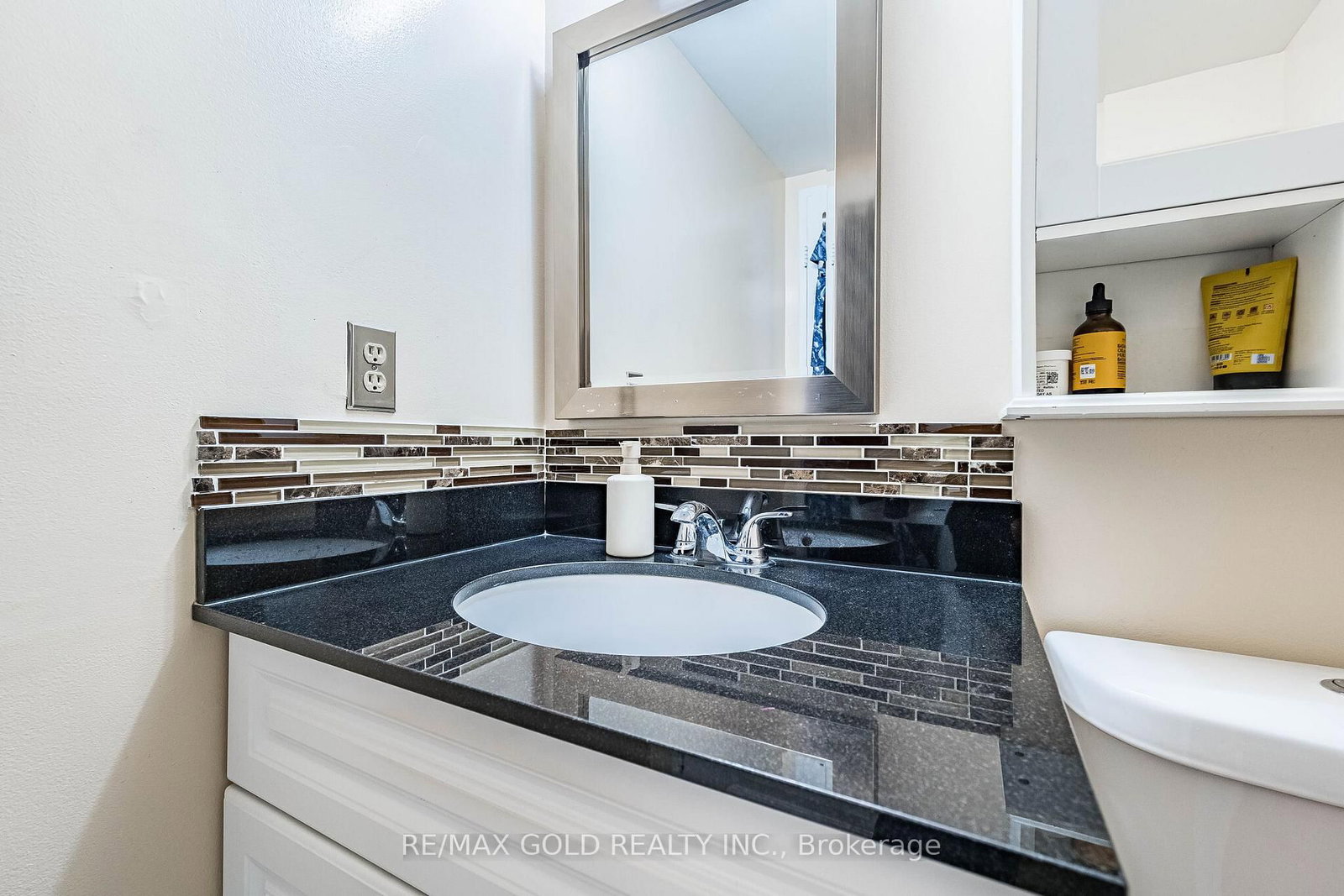 18 Knightsbridge Road, Unit 404 - Photo 40