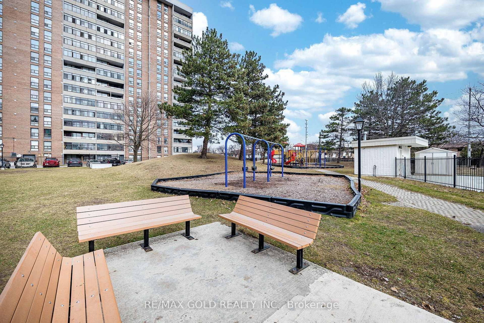 18 Knightsbridge Road, Unit 404 - Photo 47