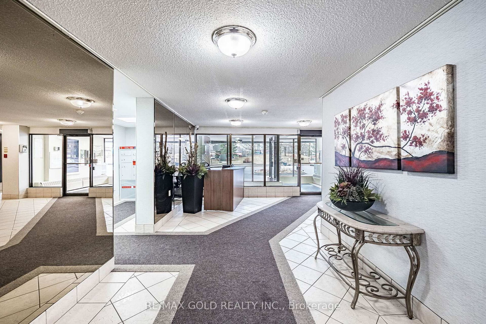 18 Knightsbridge Road, Unit 404 - Photo 8