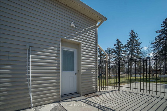 4 - 5425 Eighth Line