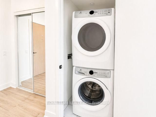 60 George Butchart Drive, Unit 409 - Photo 21