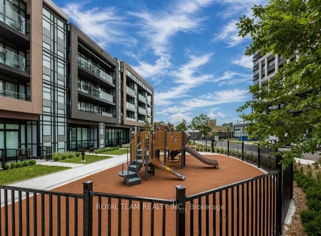 60 George Butchart Drive, Unit 409 - Photo 28