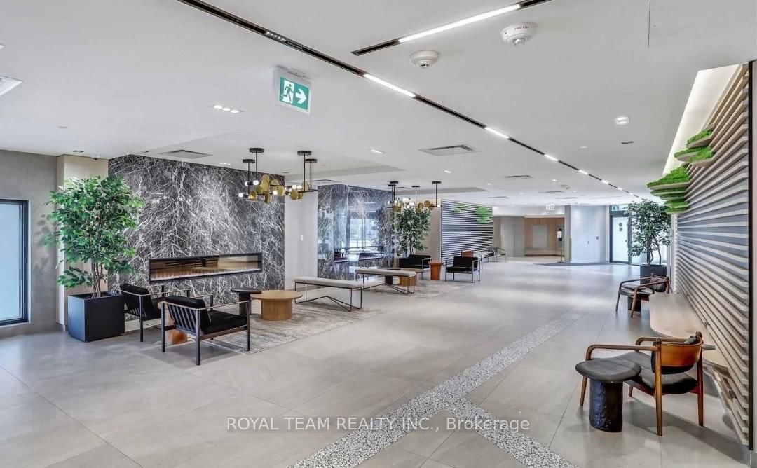 60 George Butchart Drive, Unit 409 - Photo 3