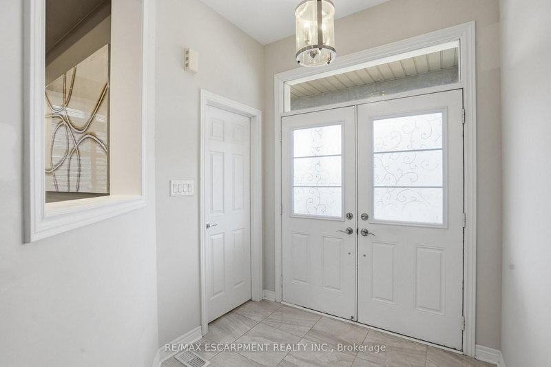 198 Jessie Caverhill Pass, Oakville, L6M 0Z6 | Image 3