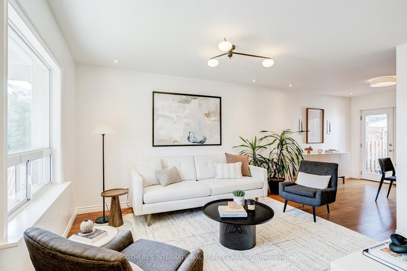 712 Willard Ave, Toronto, M6S 3S5 | Image 2