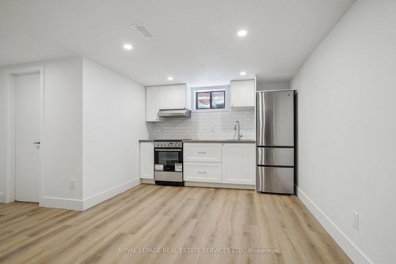 Suite B - 1 Yorkview Dr, Toronto, M8Z 2E7 | Image 2