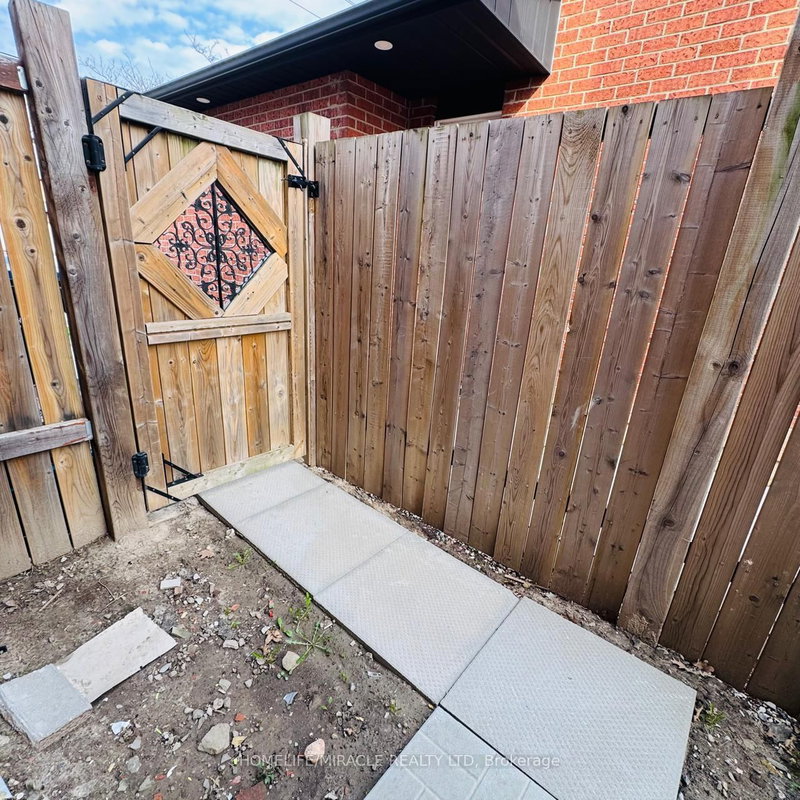 BSMT - 4204 Perivale Rd, Mississauga, L5C 3Y5 | Image 2