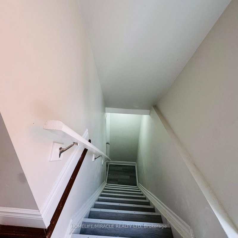 BSMT - 4204 Perivale Rd, Mississauga, L5C 3Y5 | Image 3