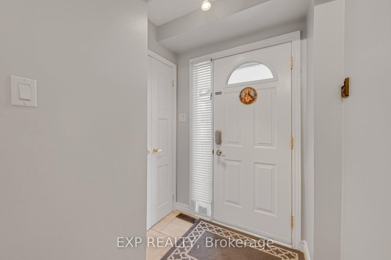 31 - 750 Burnhamthorpe Rd E, Mississauga, L4Y 2X3 | Image 3