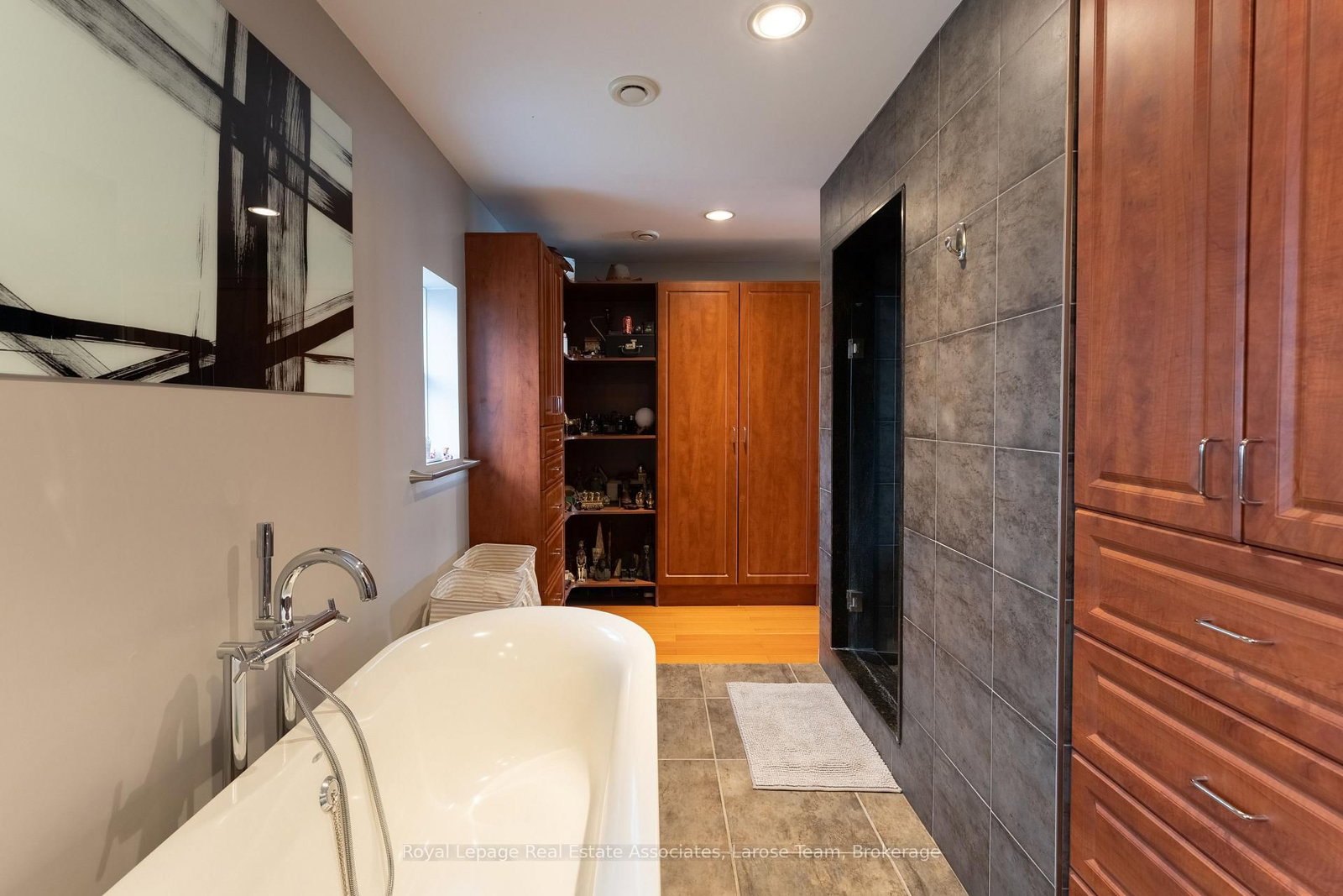 75 Maple Avenue S, Unit 3 - Photo 10