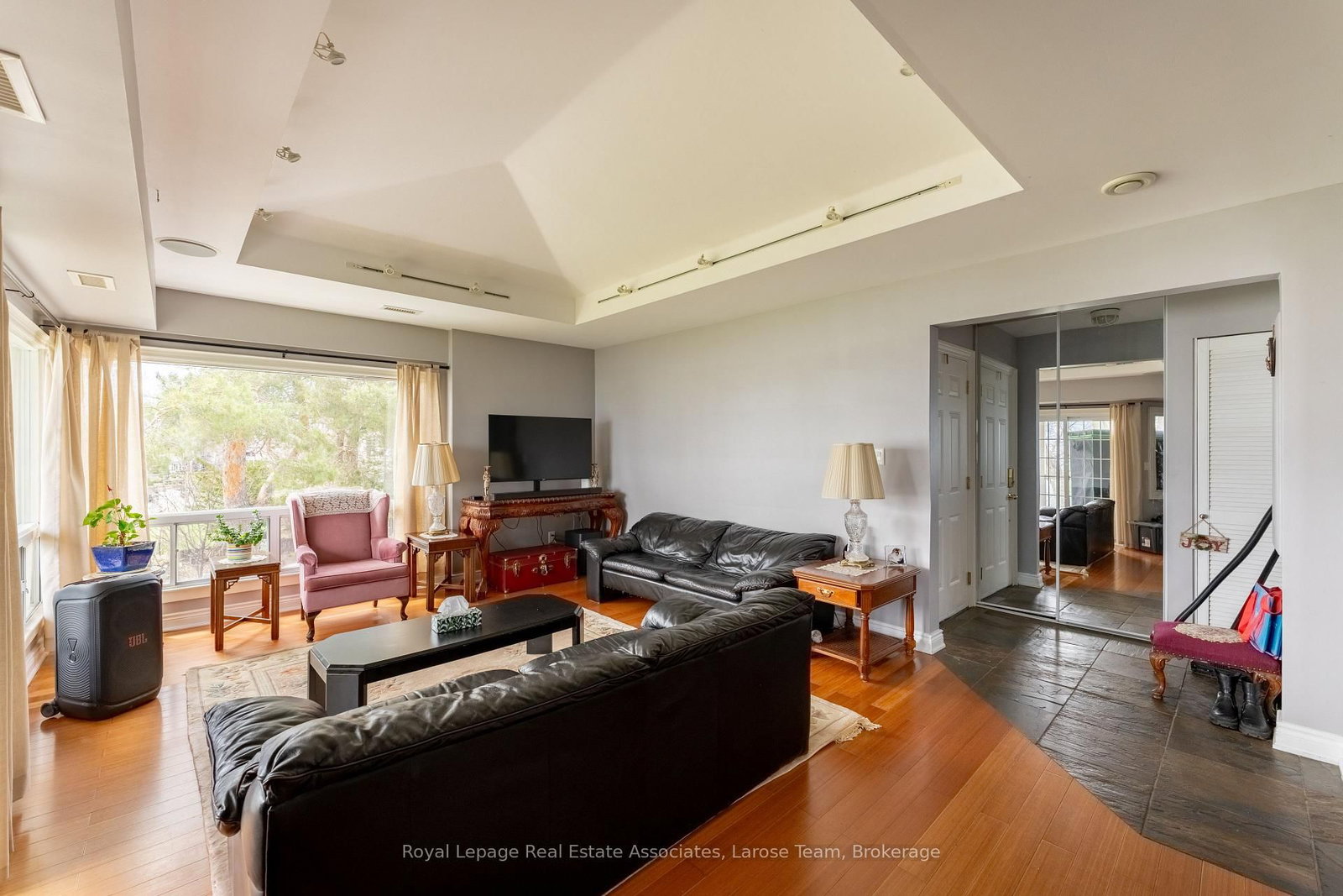 75 Maple Avenue S, Unit 3 - Photo 4