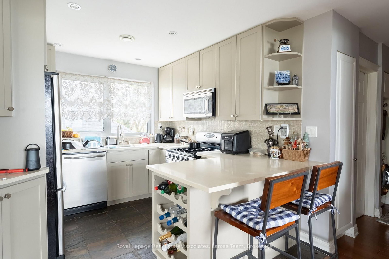 75 Maple Avenue S, Unit 3 - Photo 7