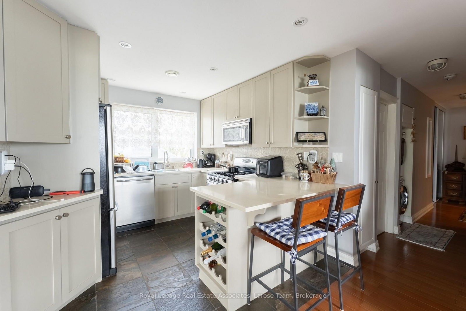 75 Maple Avenue S, Unit 3 - Photo 8