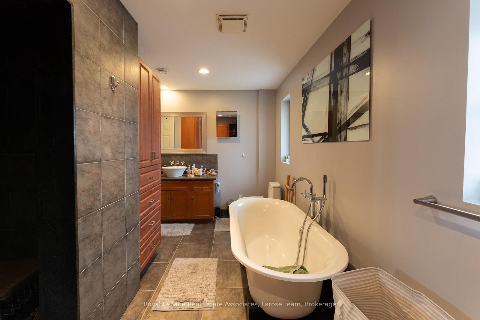 75 Maple Avenue S, Unit 3 - Photo 9