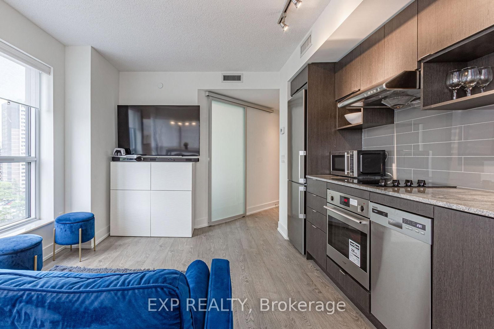 7 Mabelle Avenue, Unit 804 - Photo 10