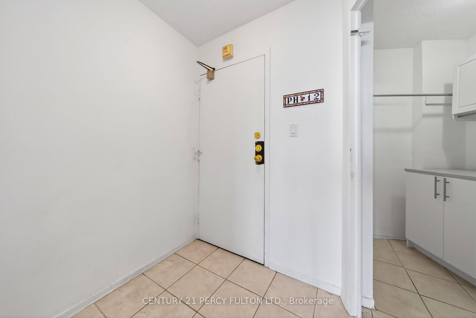 11 Wincott Drive, Unit PH 12 - Photo 17