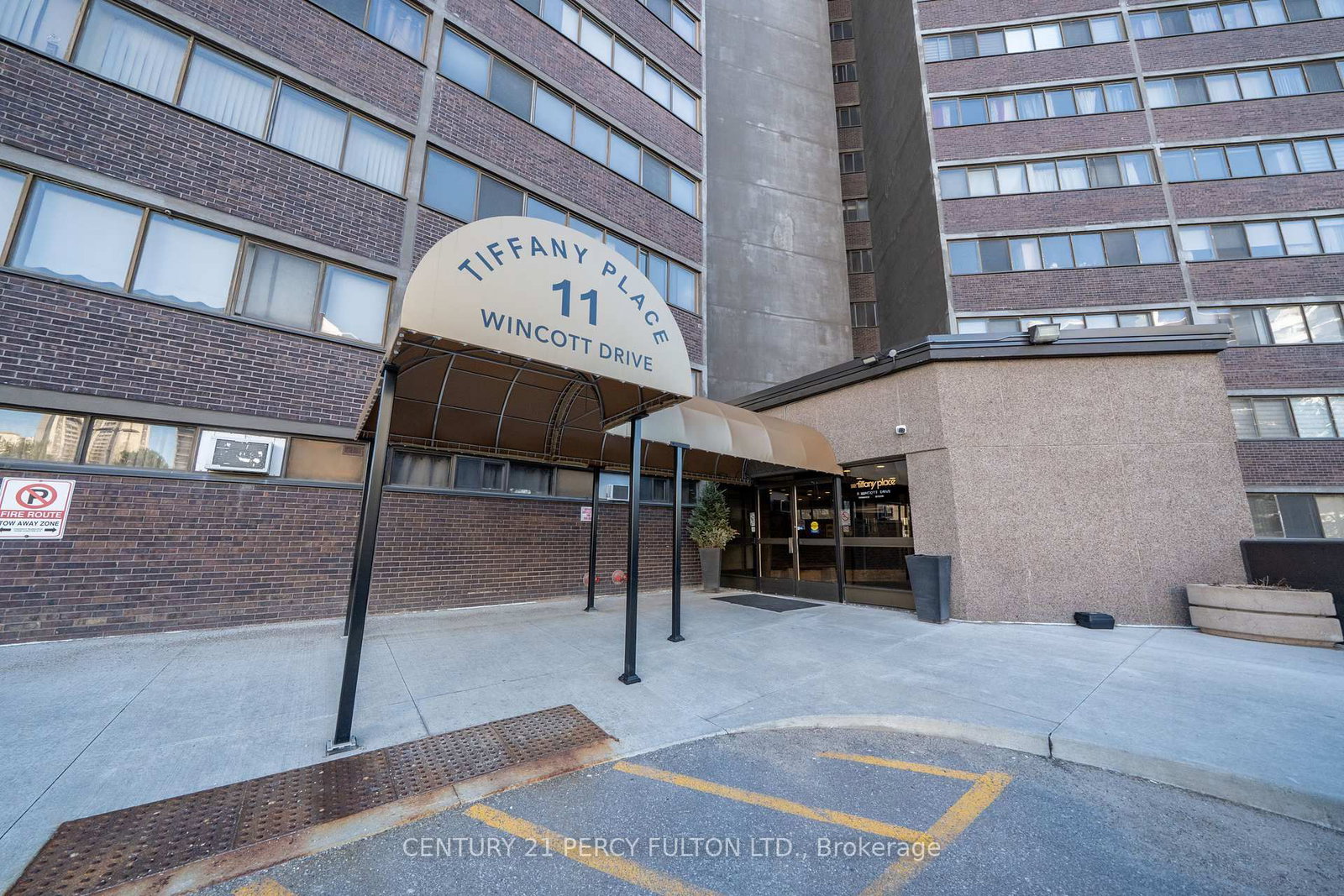 11 Wincott Drive, Unit PH 12 - Photo 4