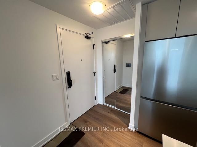 2075 Lakeshore Road, Unit 1101 - Photo 11