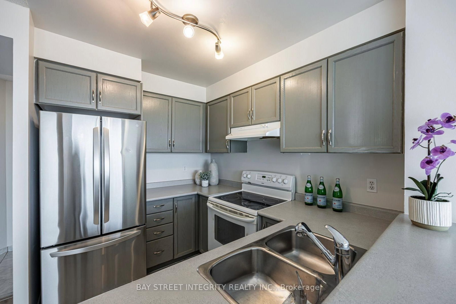 2177 Burnhamthorpe Road W, Unit 1606 - Photo 9