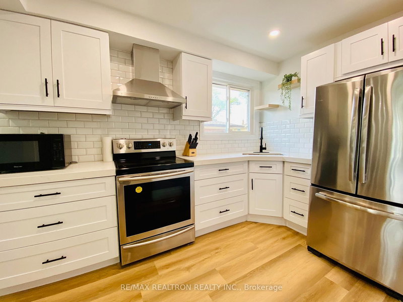 2 - 63 MISSISSAUGA Rd, Mississauga, L5H 2H9 | Image 3