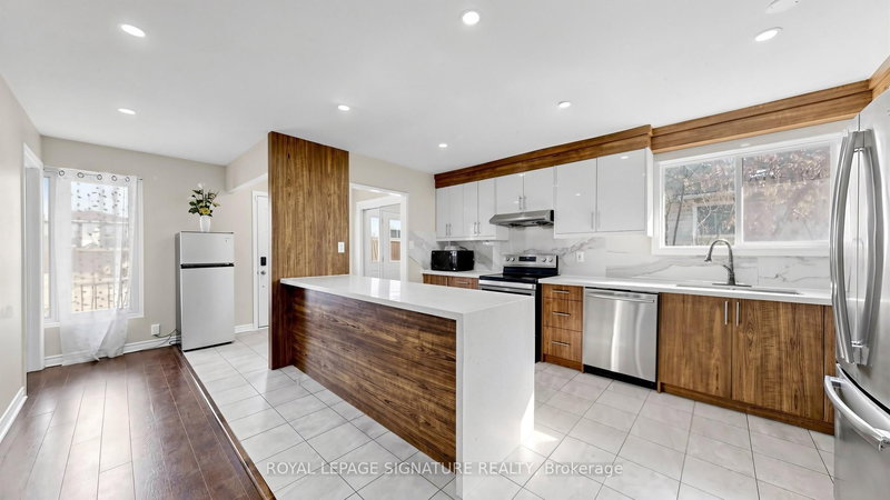 15 Gainsborough Rd, Brampton, L6S 1X2 | Image 2