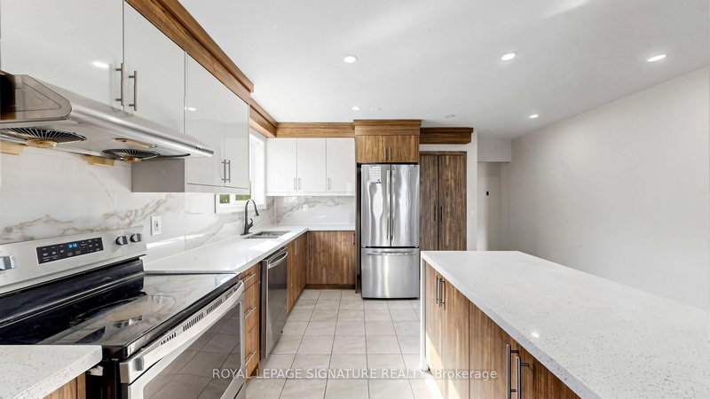 15 Gainsborough Rd, Brampton, L6S 1X2 | Image 3