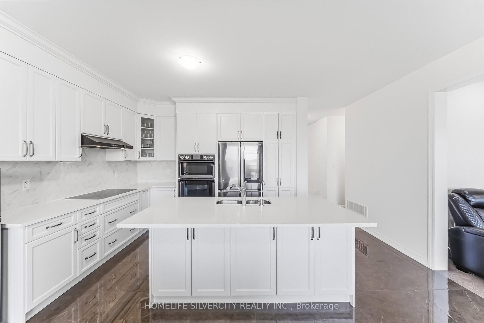 Listing Image 12