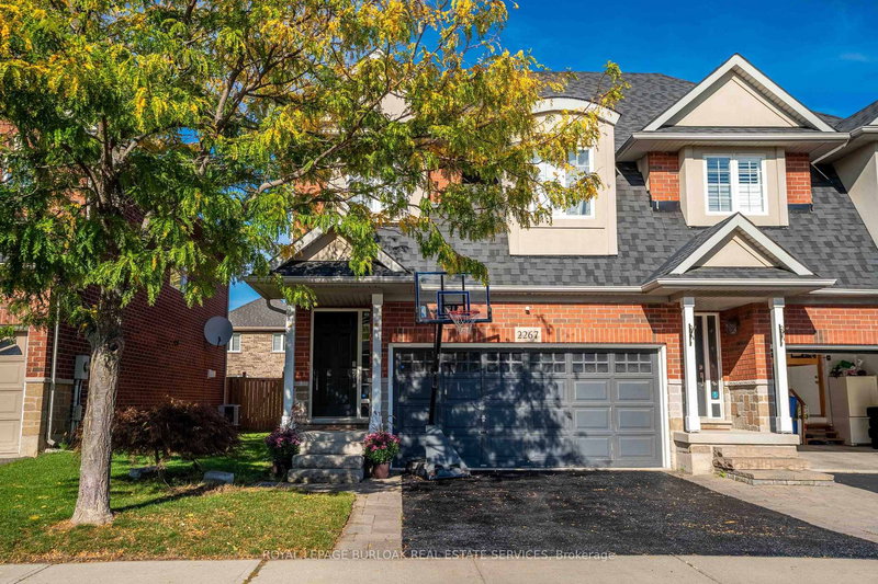 2267 Whistling Springs Cres, Oakville, L6M 5G5 | Image 2