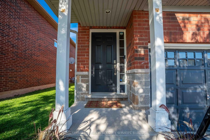 2267 Whistling Springs Cres, Oakville, L6M 5G5 | Image 3