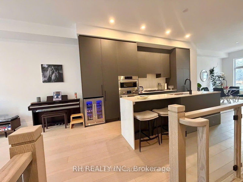 64 - 35 Lou Parsons Way, Mississauga, L5H 0B2 | Image 2