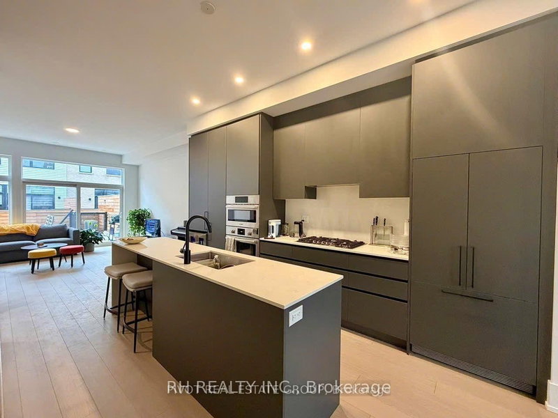 64 - 35 Lou Parsons Way, Mississauga, L5H 0B2 | Image 3