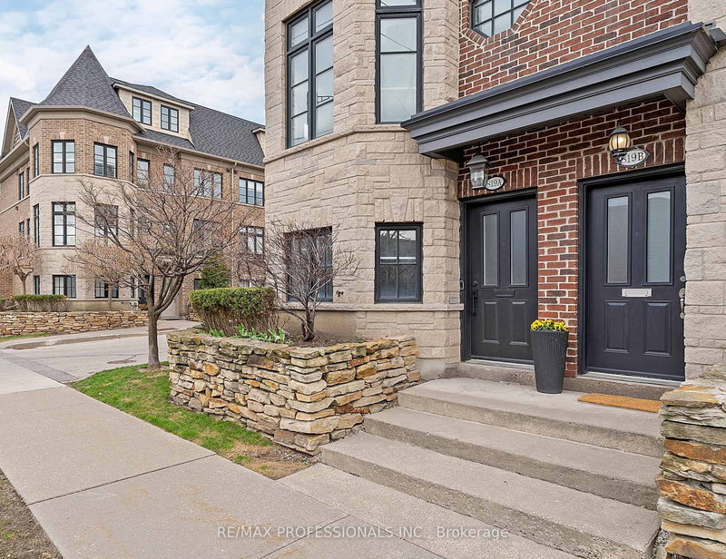 819B Oxford St, Toronto, M8Z 0B3 | Image 2