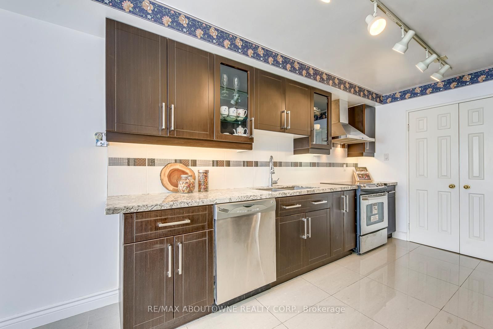 1700 The Collegeway, Unit 613 - Photo 23