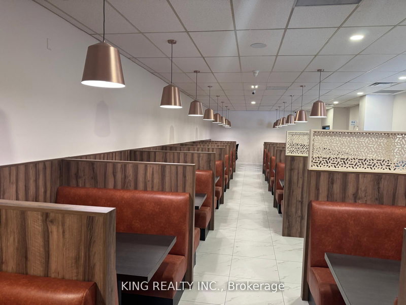 36 Avondale Blvd, Brampton, L6T 1H3 | Image 2