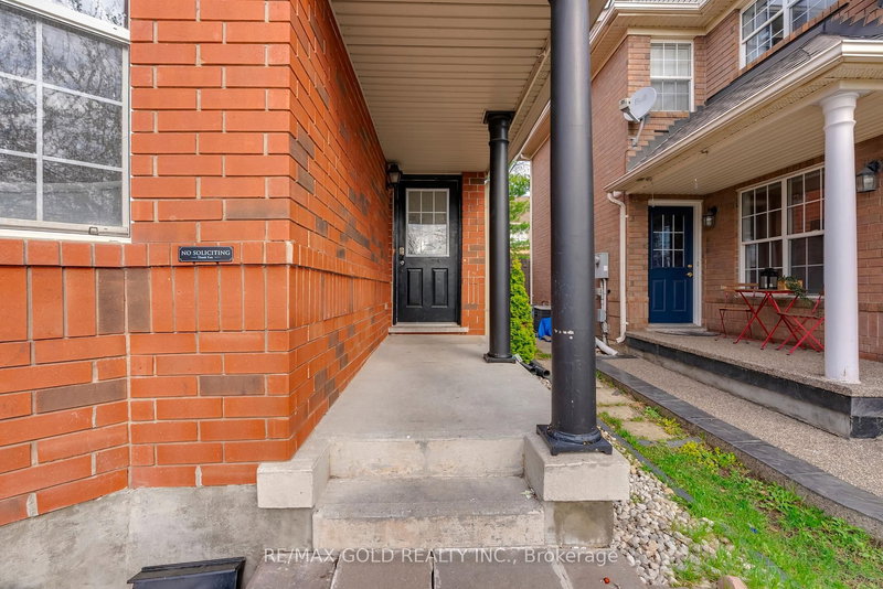 1645 Gowling Terr, Milton, L9T 5J6 | Image 3