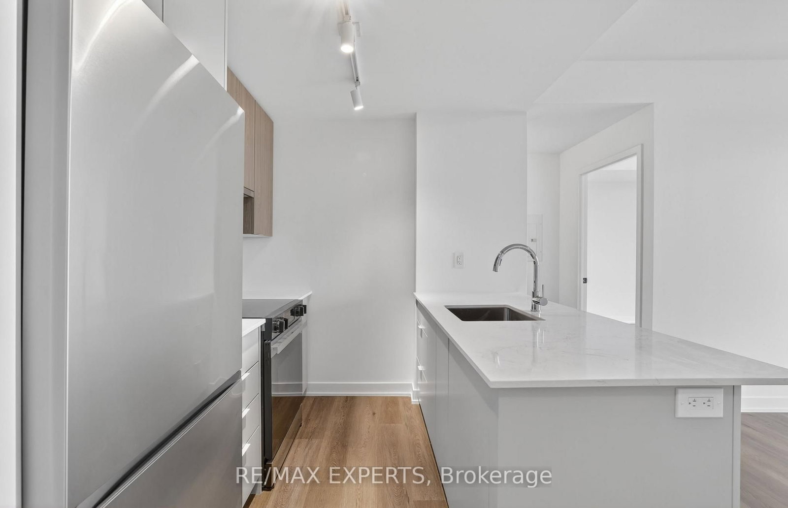 2075 Lakeshore Road, Unit 601 - Photo 10