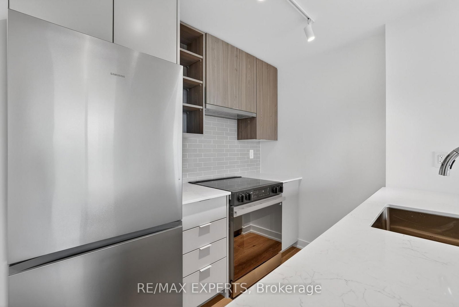 2075 Lakeshore Road, Unit 601 - Photo 11
