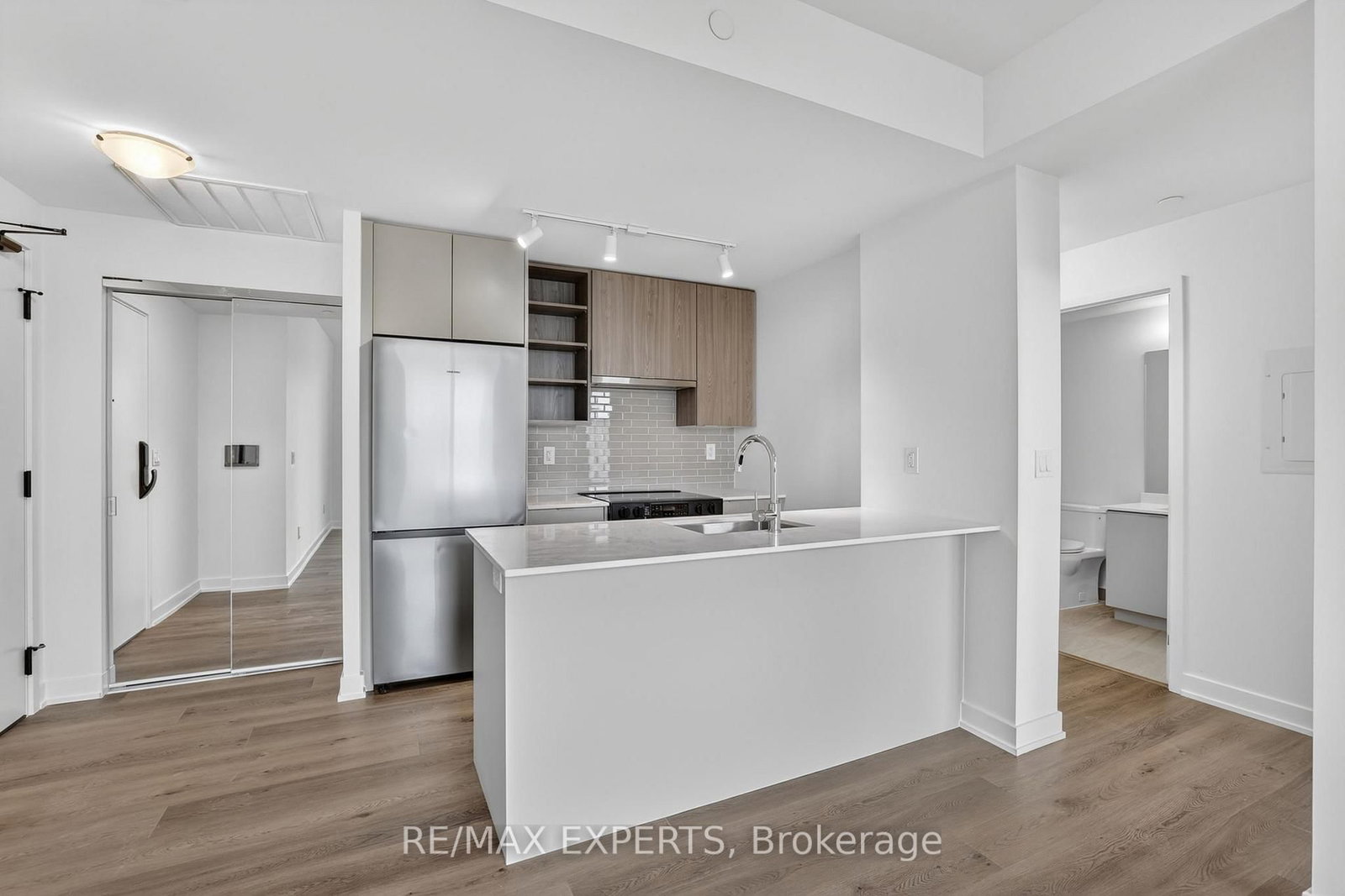 2075 Lakeshore Road, Unit 601 - Photo 12